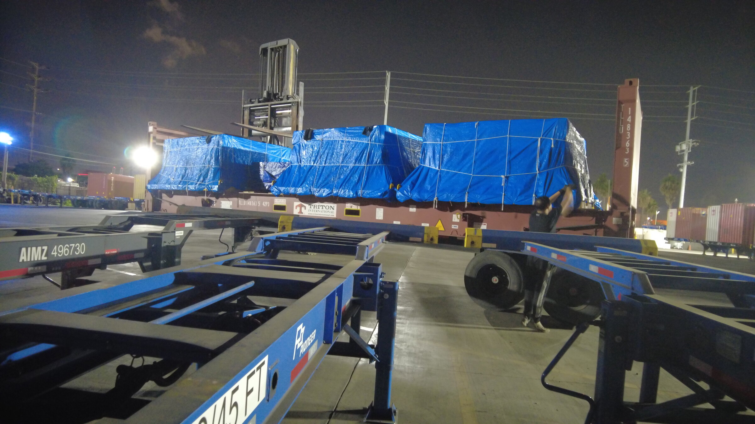 Yes Cargo yard with flat-racks and chassis